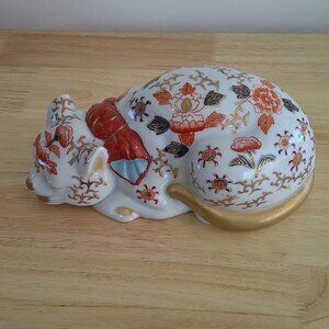 Kutani Imari Hand-painted Gold and Porcelain Sleeping Cat